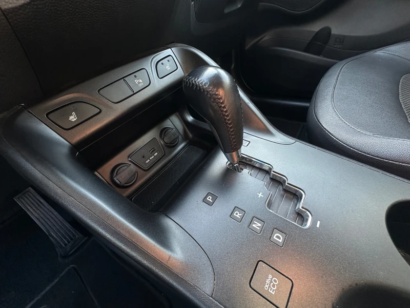 Hyundai IX35 2.0 CRDI 4WD, снимка 11 - Автомобили и джипове - 52855916