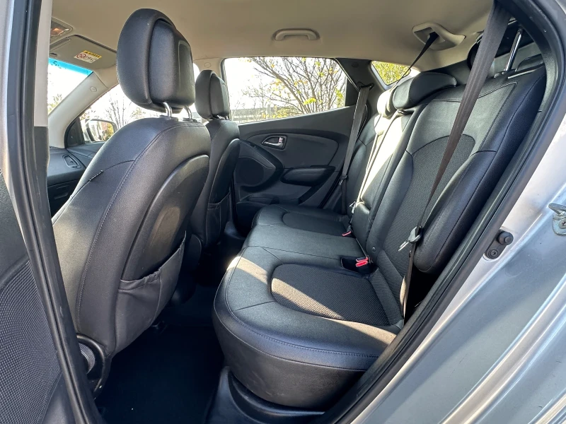Hyundai IX35 2.0 CRDI 4WD, снимка 9 - Автомобили и джипове - 52855916