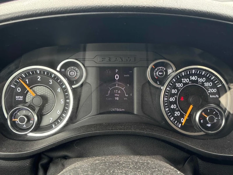 Dodge RAM 1500 * Big Horn * CARFAX * БЕЗ ПЪРВОНАЧАЛНА ВНОСКА, снимка 8 - Автомобили и джипове - 53436661