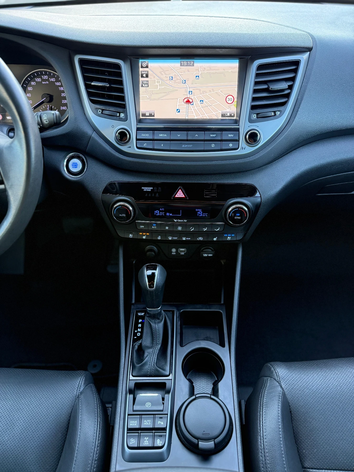 Hyundai Tucson 2.0 VERTEX CRDI 4WD - изображение 10