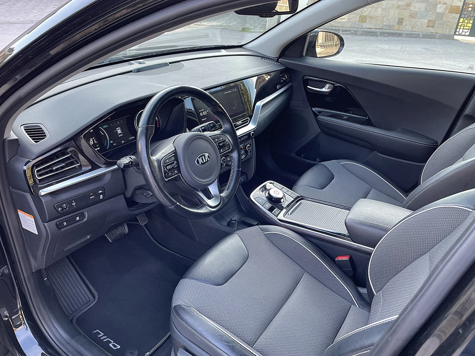 Kia Niro 65 kWh Blulink, снимка 9 - Автомобили и джипове - 53817828