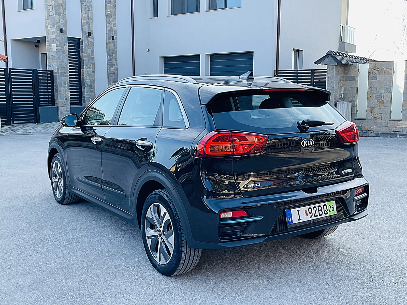 Kia Niro 65 kWh Blulink, снимка 6 - Автомобили и джипове - 53817828