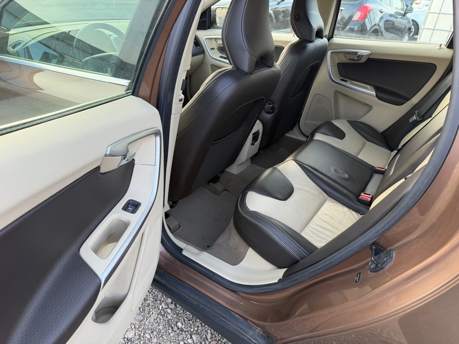 Volvo XC60 2.0 T 100000km automat , снимка 9 - Автомобили и джипове - 53988836