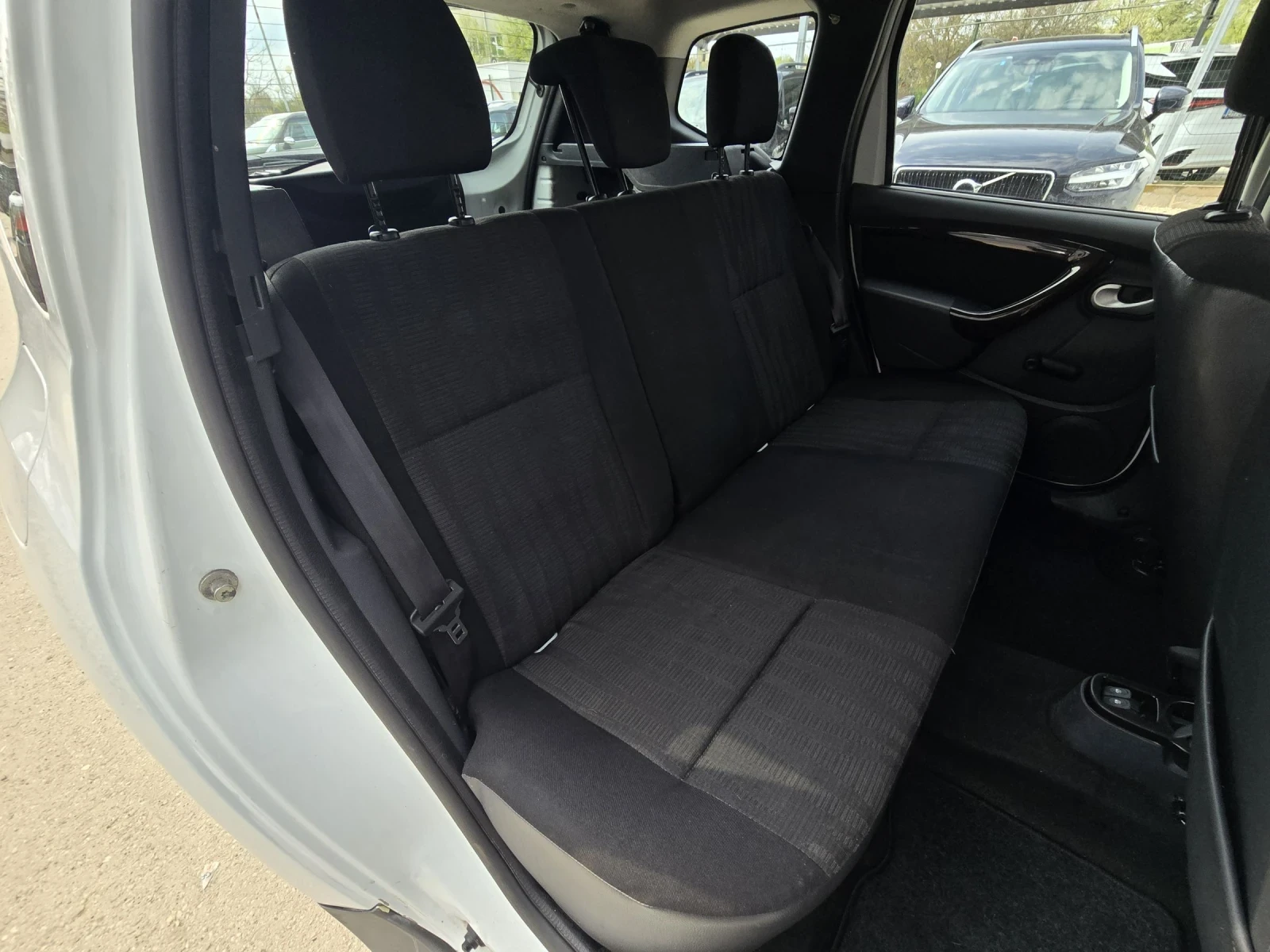 Dacia Duster 1.5dci 110к.с 4х4 , снимка 14 - Автомобили и джипове - 54258259