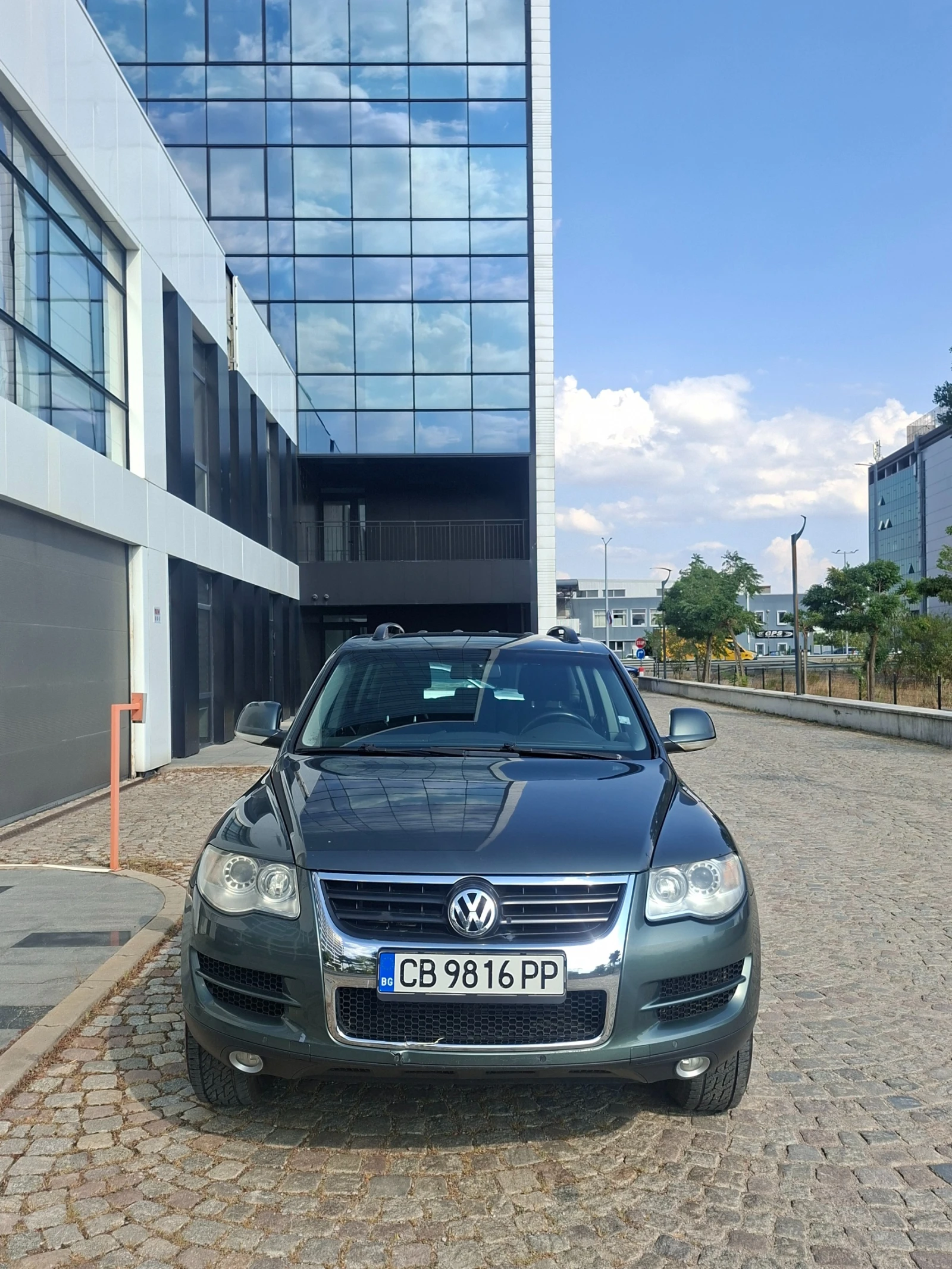 VW Touareg Army