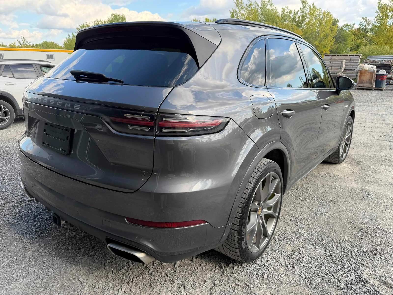 Porsche Cayenne * E Hybrid* CARFAX * АВТОКРЕДИТ* , снимка 3 - Автомобили и джипове - 56109254