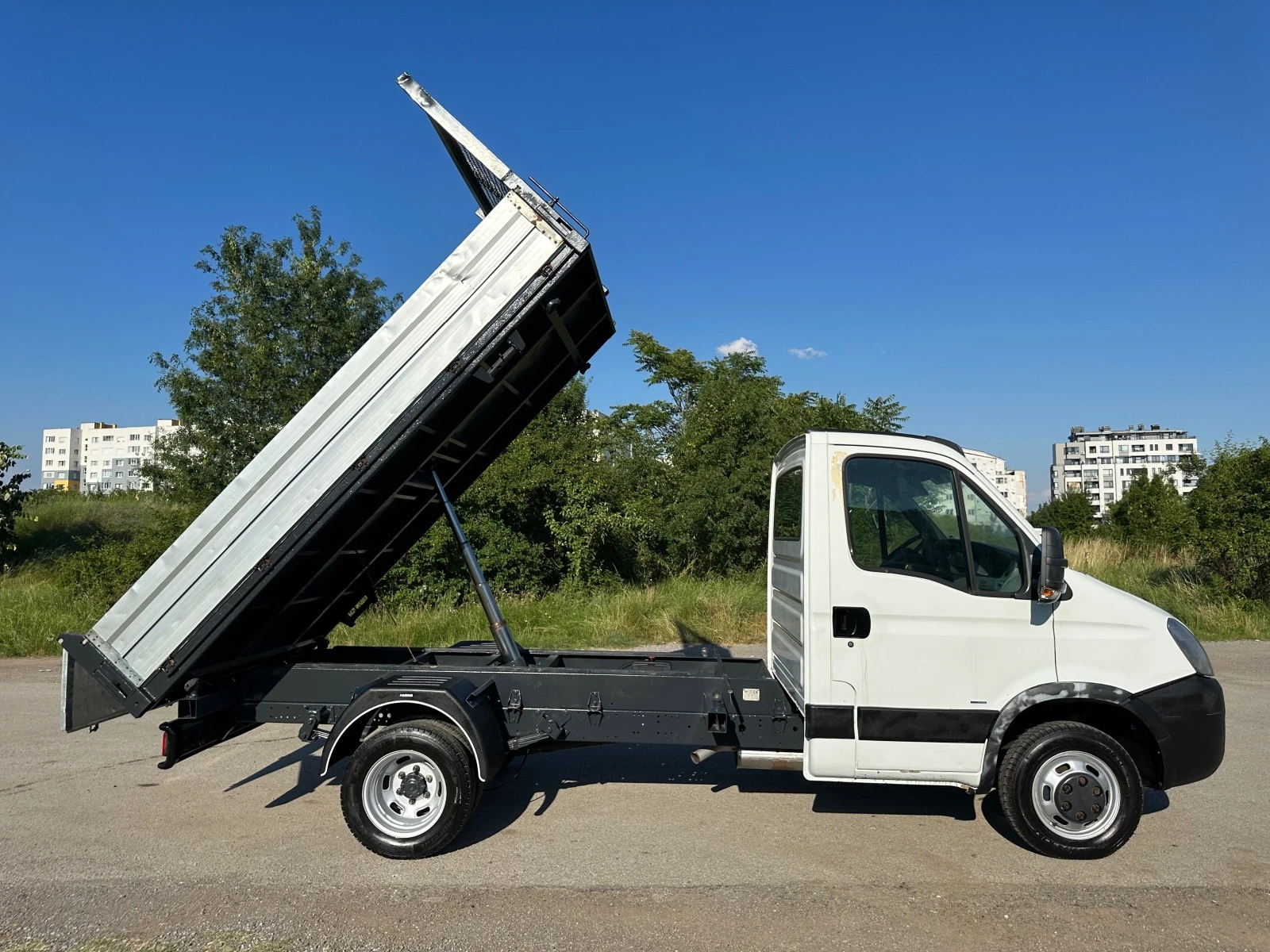 Iveco 35c13 3-стр самосвал  - изображение 6