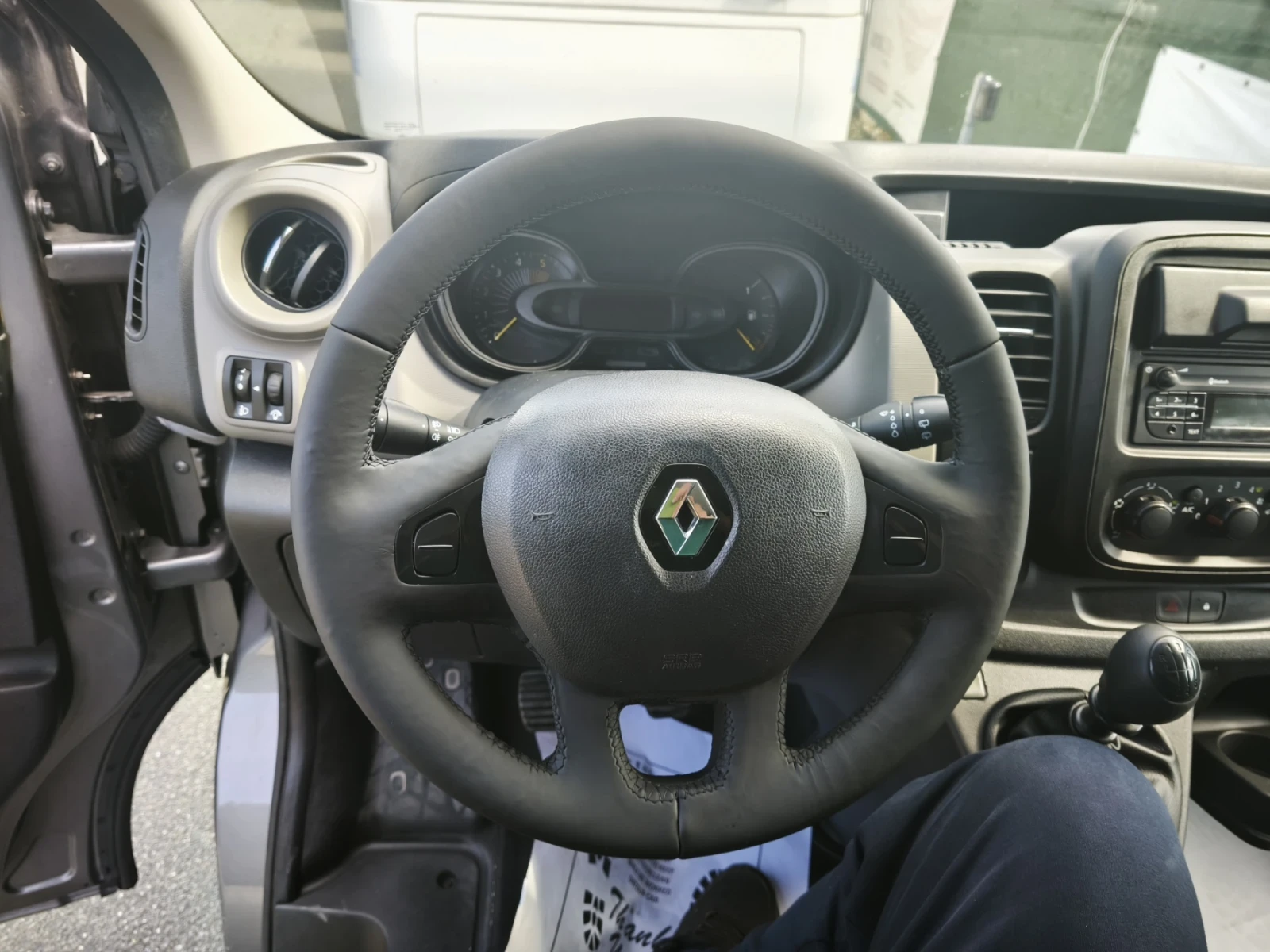 Renault Trafic 1.6dci, снимка 11 - Бусове и автобуси - 54694864
