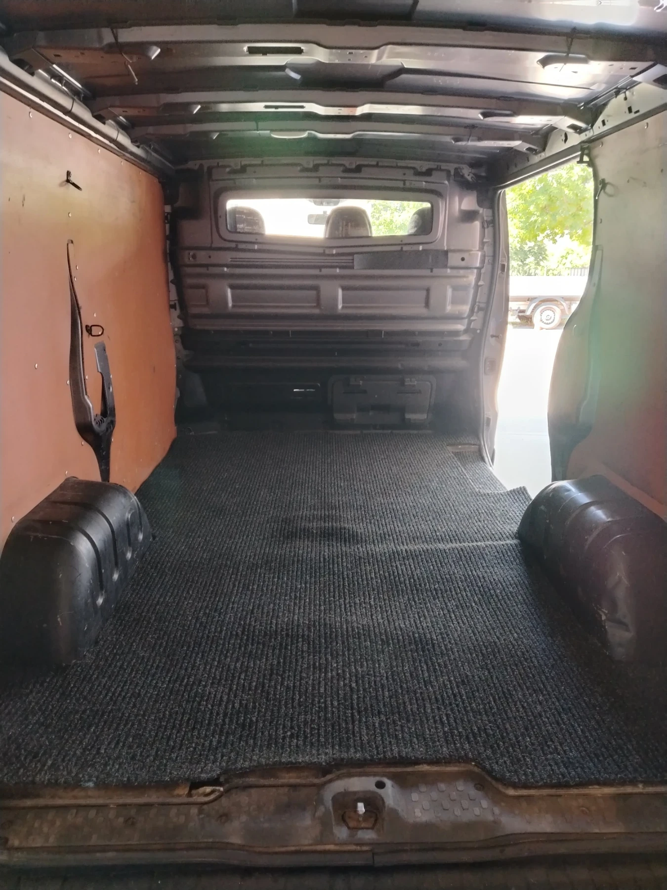 Renault Trafic 1.6dci, снимка 9 - Бусове и автобуси - 54694864