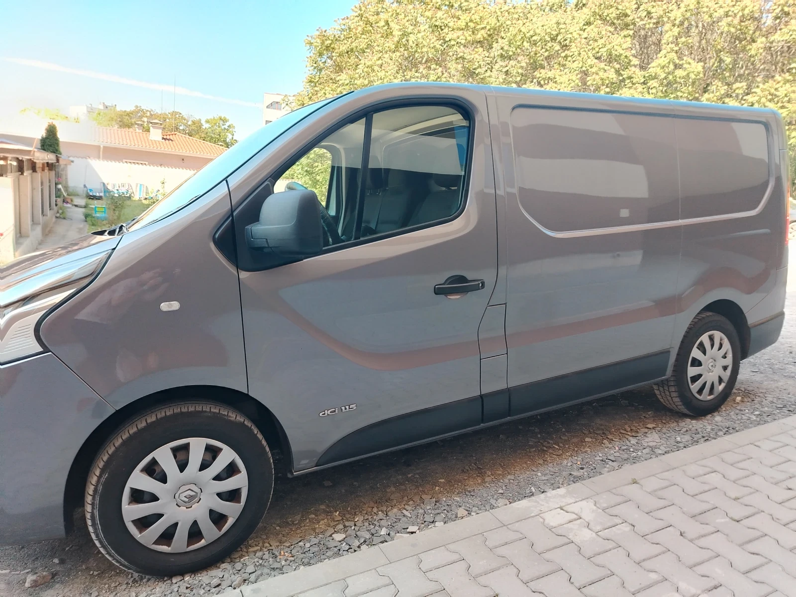 Renault Trafic 1.6dci, снимка 2 - Бусове и автобуси - 54694864