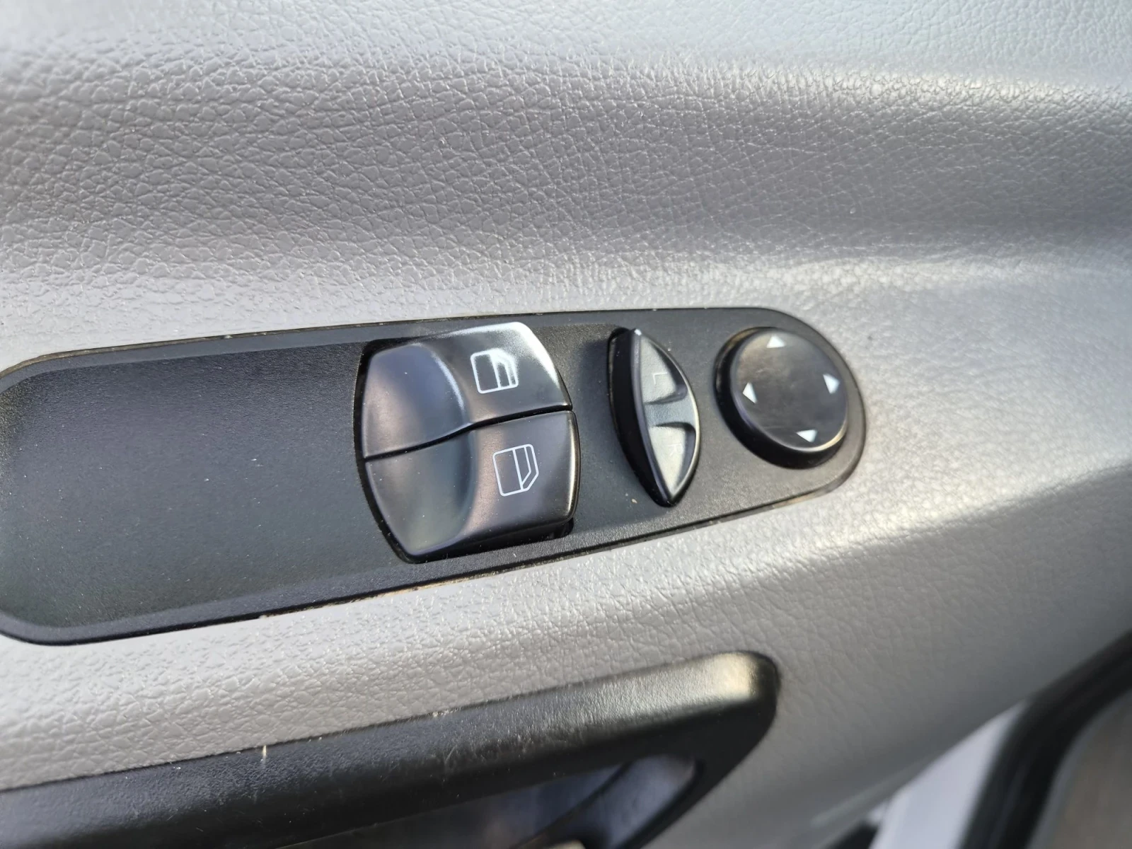 Mercedes-Benz Sprinter 316 CDI * Товяропътник * 6 местен * Клима, снимка 12 - Бусове и автобуси - 55696024