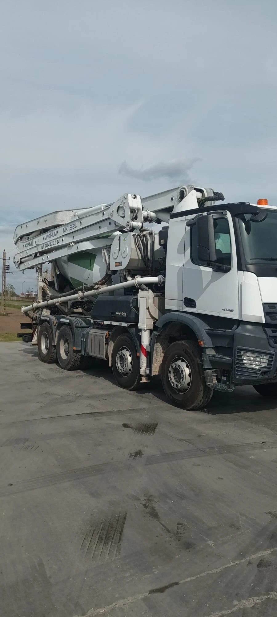 Бетон помпа Mercedes-Benz 4146 Arocs, снимка 4 - Индустриална техника - 54182832