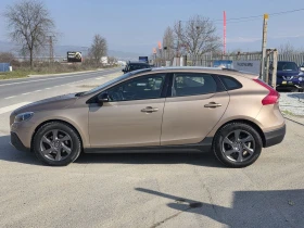 Volvo V40 Cross Country ОБСЛУЖЕН ВСИЧКИ ЕКСТРИ | Auto.bg — изображение 16