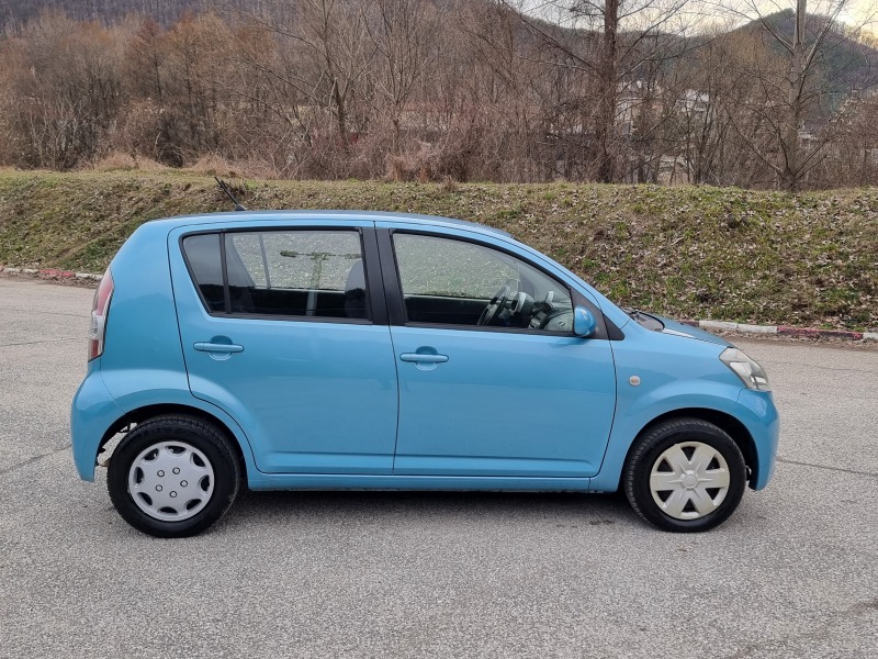 Daihatsu Sirion 1.3 Facelift/Klimatik, снимка 7 - Автомобили и джипове - 45312611