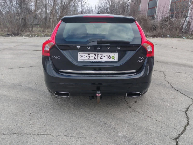 Volvo V60 2.4 D6 PLUG IN HYBRID 4WD, снимка 8 - Автомобили и джипове - 49118486