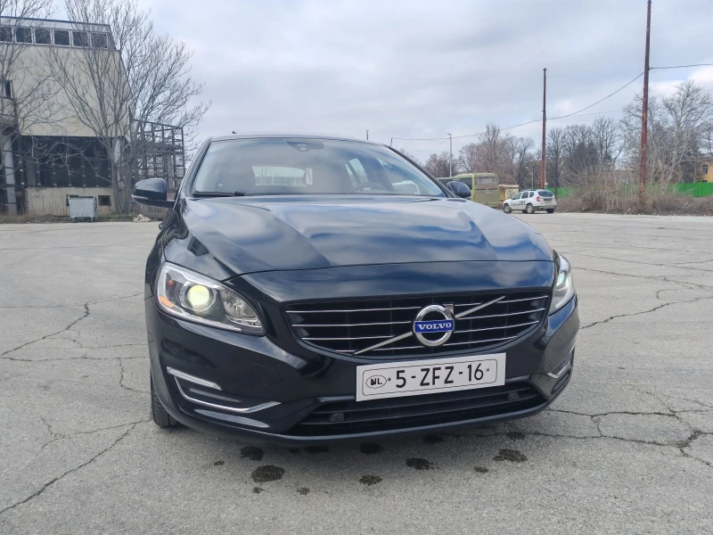 Volvo V60 2.4 D6 PLUG IN HYBRID 4WD, снимка 11 - Автомобили и джипове - 49118486