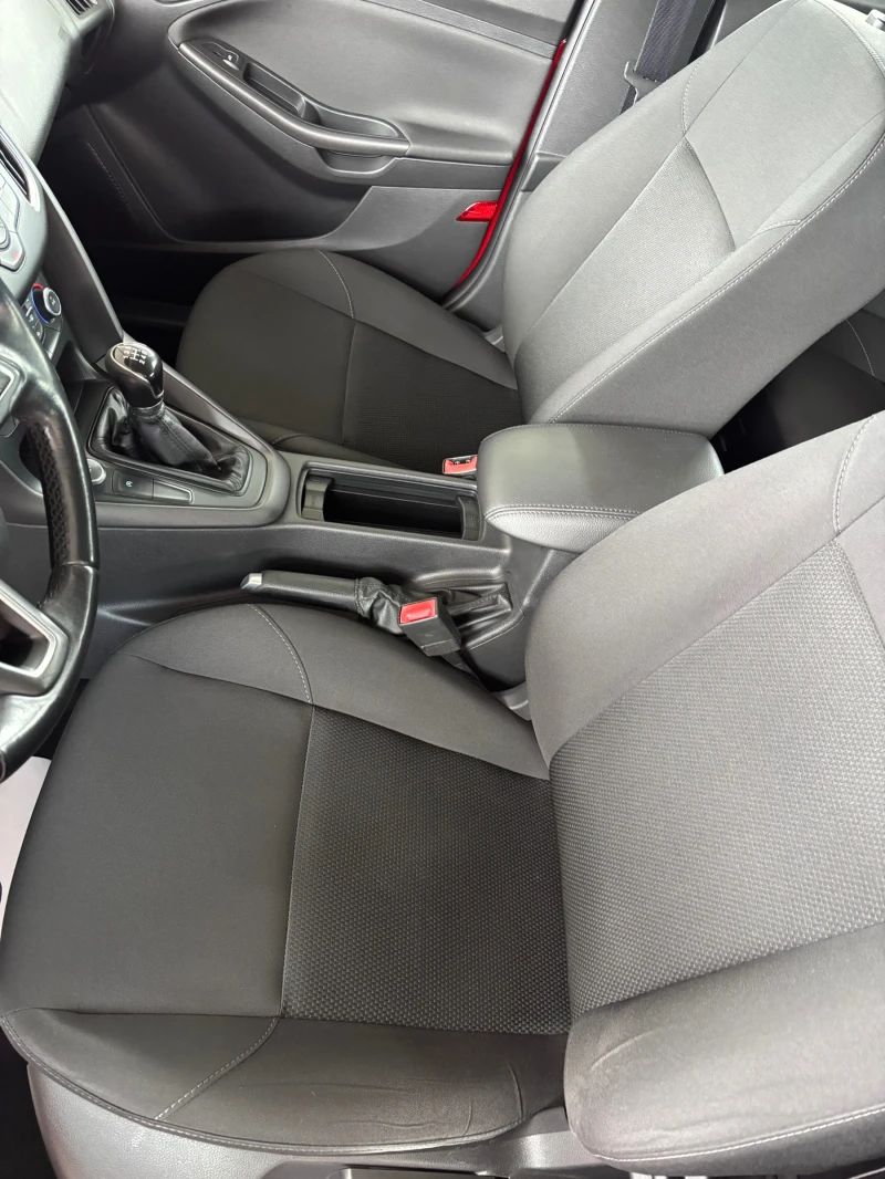 Ford Focus Benzin 1000kub , снимка 12 - Автомобили и джипове - 52048763