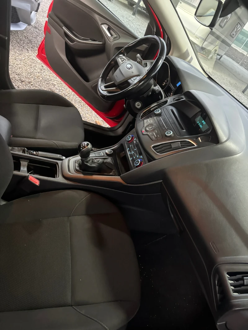 Ford Focus Benzin 1000kub , снимка 6 - Автомобили и джипове - 52048763