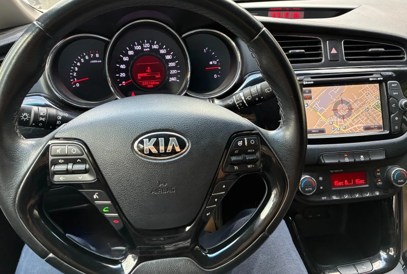 Kia Ceed 1.6, снимка 6 - Автомобили и джипове - 52356259