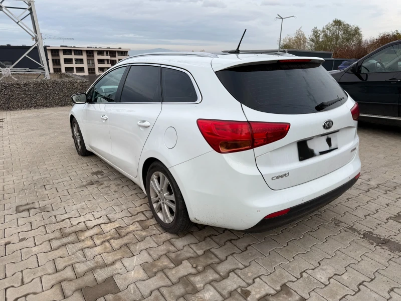 Kia Ceed 1.6, снимка 4 - Автомобили и джипове - 52356259