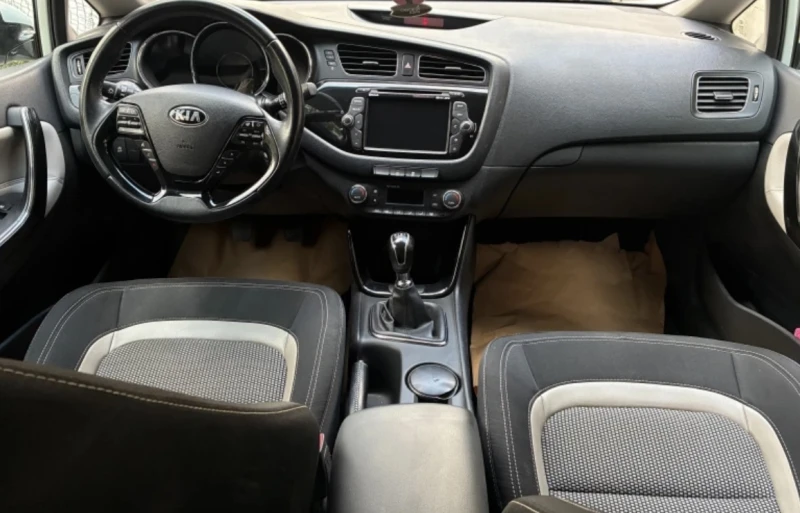 Kia Ceed 1.6, снимка 5 - Автомобили и джипове - 52356259