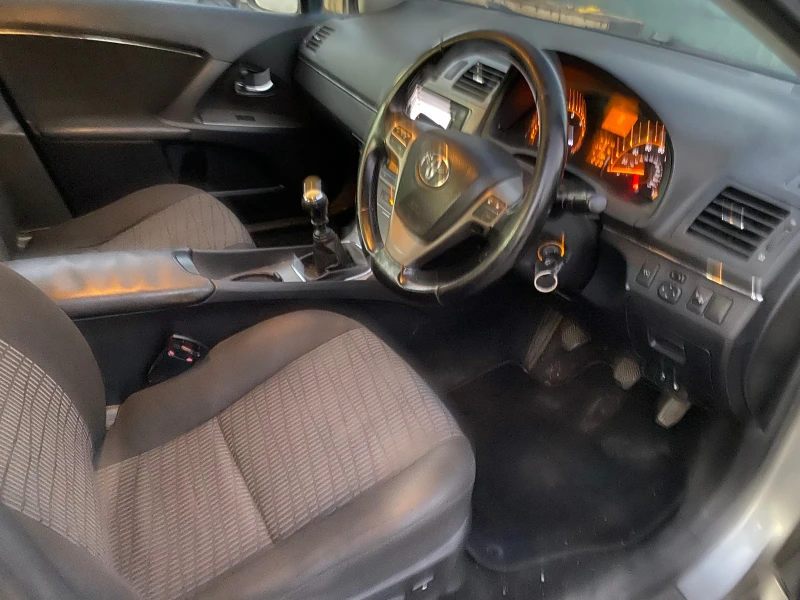 Toyota Avensis 2.0 D4D 126, снимка 11 - Автомобили и джипове - 52404125