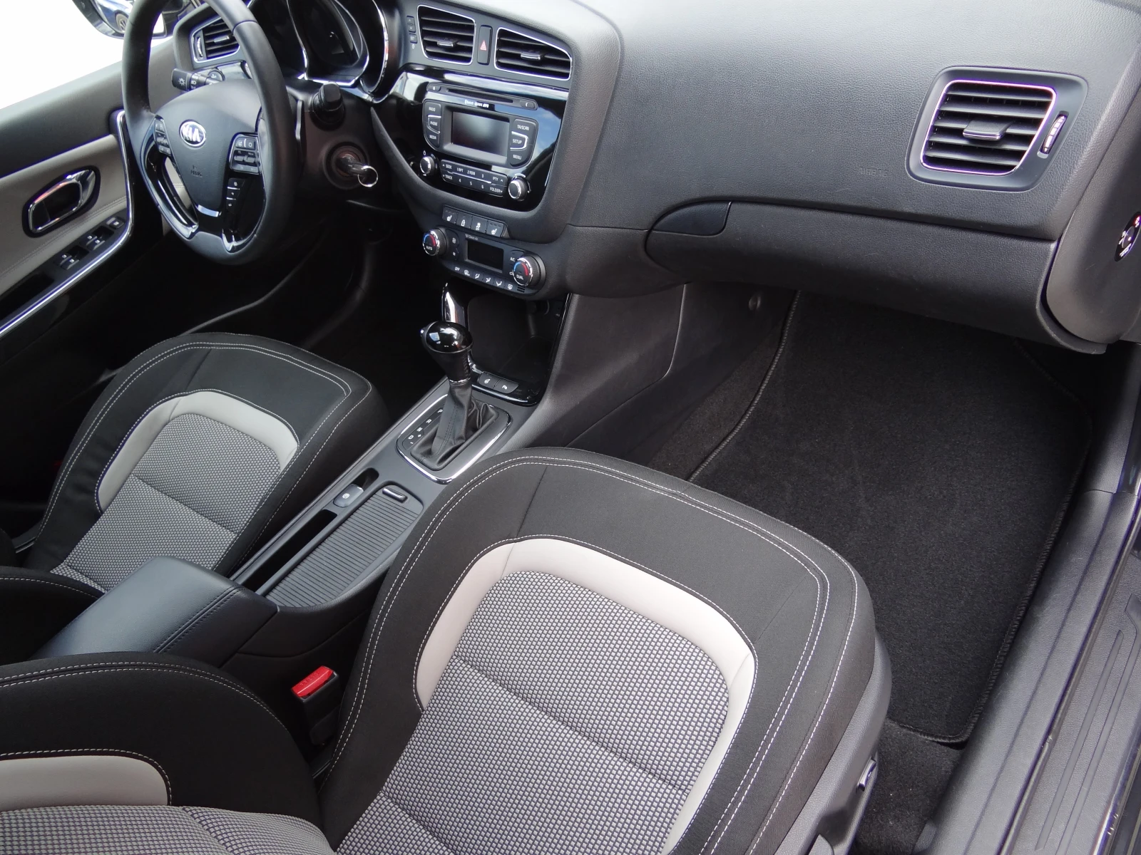 Kia Ceed 1.6 GDI-135k.c. - Spirit / Автоматик / Euro-5 / - изображение 10