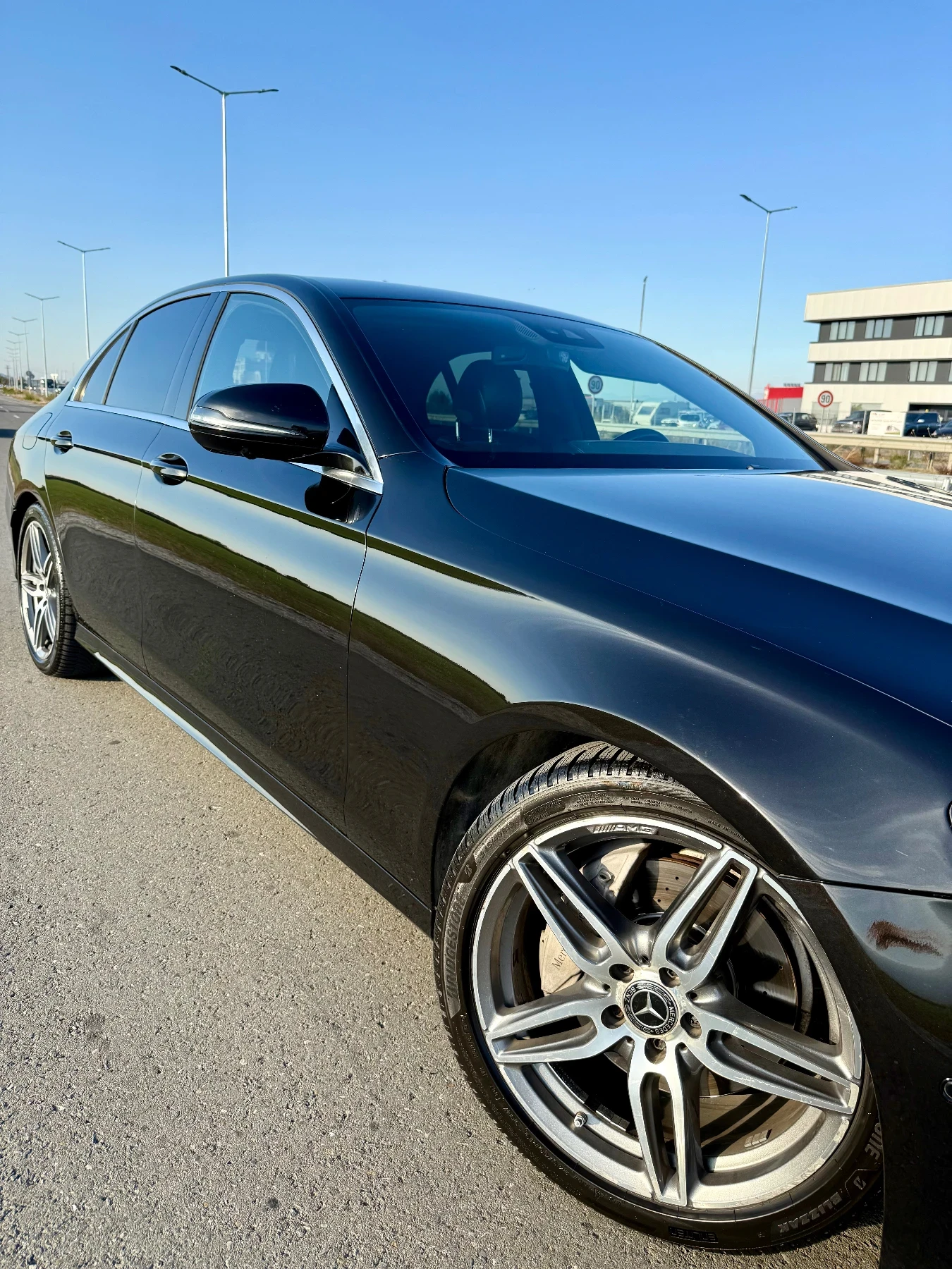 Mercedes-Benz E 350 AMG Line - изображение 3