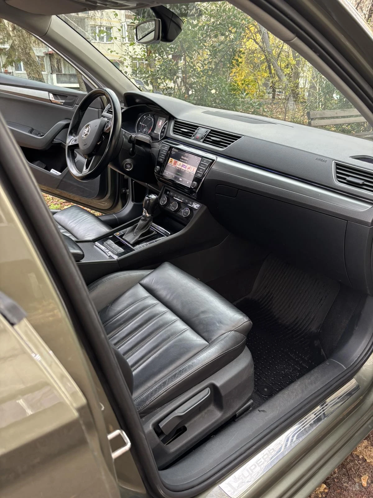 Skoda Superb Еуратек Ауто, снимка 16 - Автомобили и джипове - 54172322