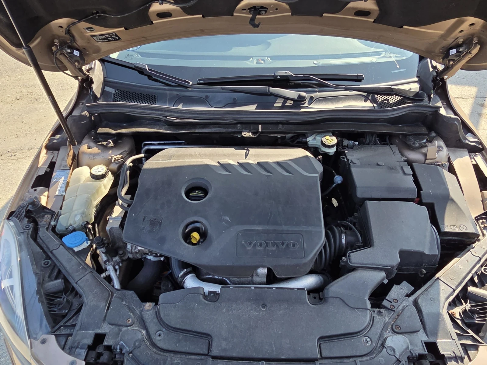 Volvo V40 Cross Country ОБСЛУЖЕН ВСИЧКИ ЕКСТРИ, снимка 14 - Автомобили и джипове - 53791718