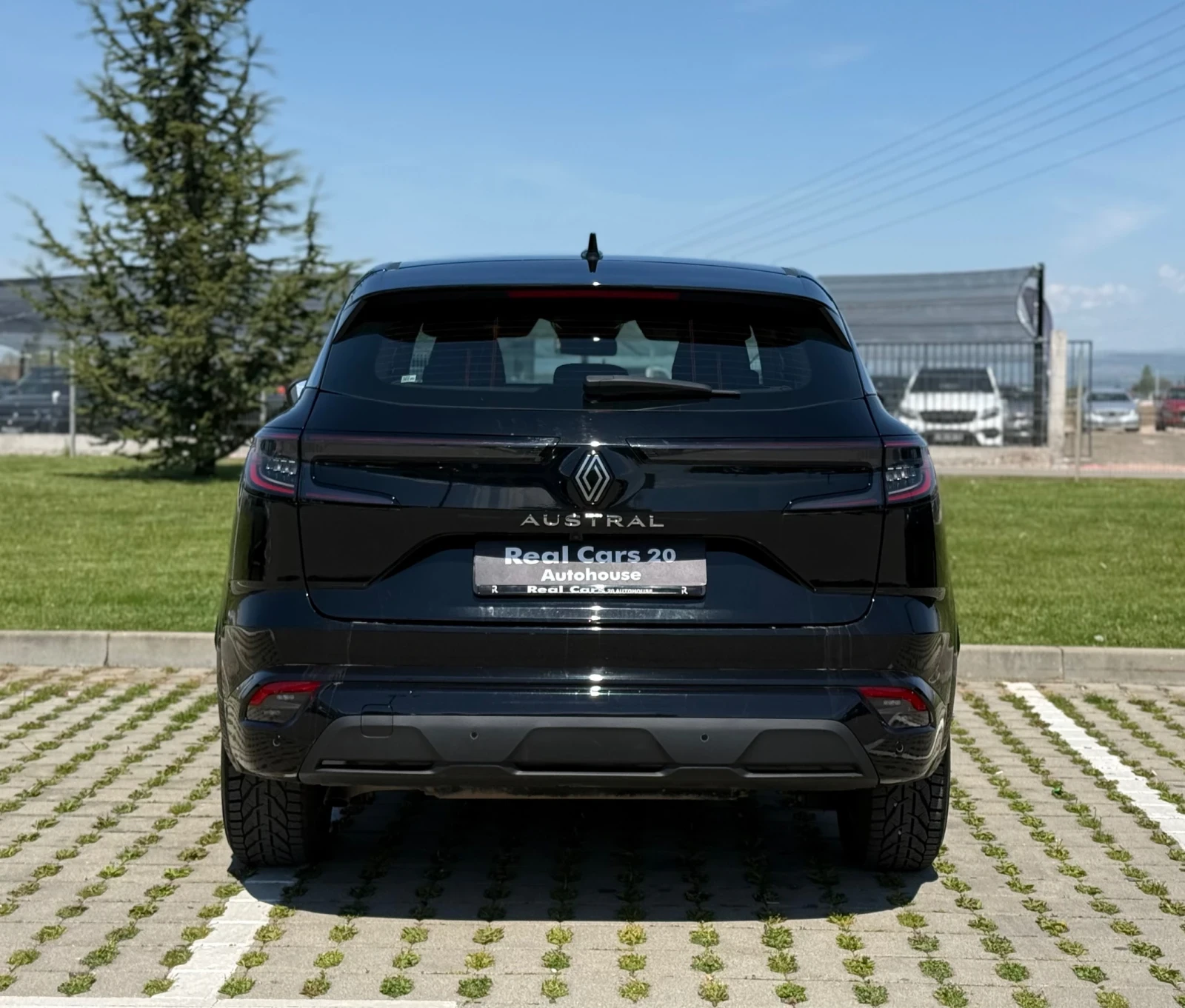 Renault Austral 1.3 TcE* CAMERA* LED PURE VISION* KEYLESS* CARPLAY, снимка 5 - Автомобили и джипове - 54439522