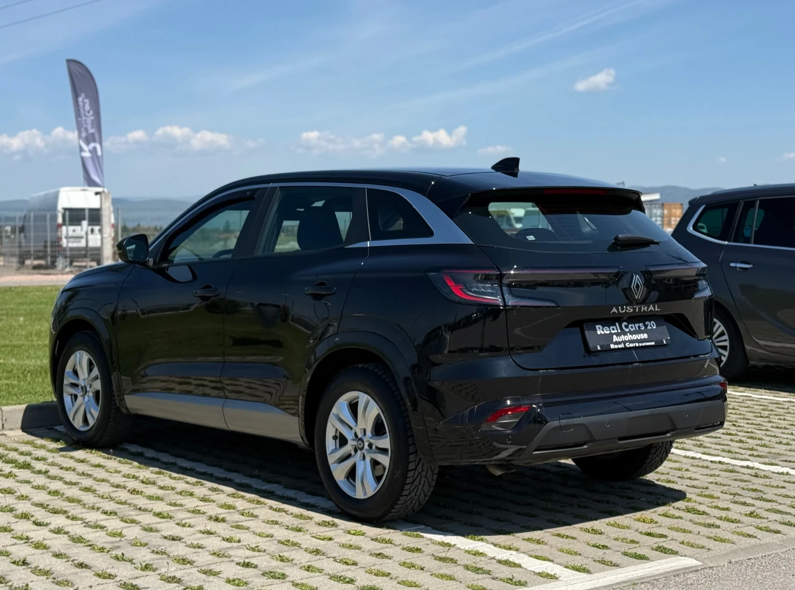 Renault Austral 1.3 TcE* CAMERA* LED PURE VISION* KEYLESS* CARPLAY, снимка 6 - Автомобили и джипове - 54439522