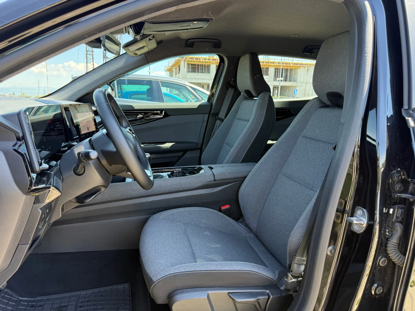 Renault Austral 1.3 TcE* CAMERA* LED PURE VISION* KEYLESS* CARPLAY, снимка 7 - Автомобили и джипове - 54439522