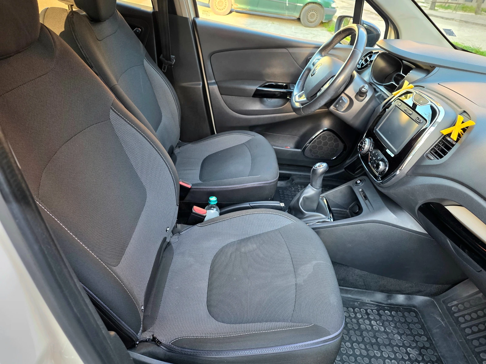 Renault Captur 0.9 TCe, снимка 9 - Автомобили и джипове - 54804687