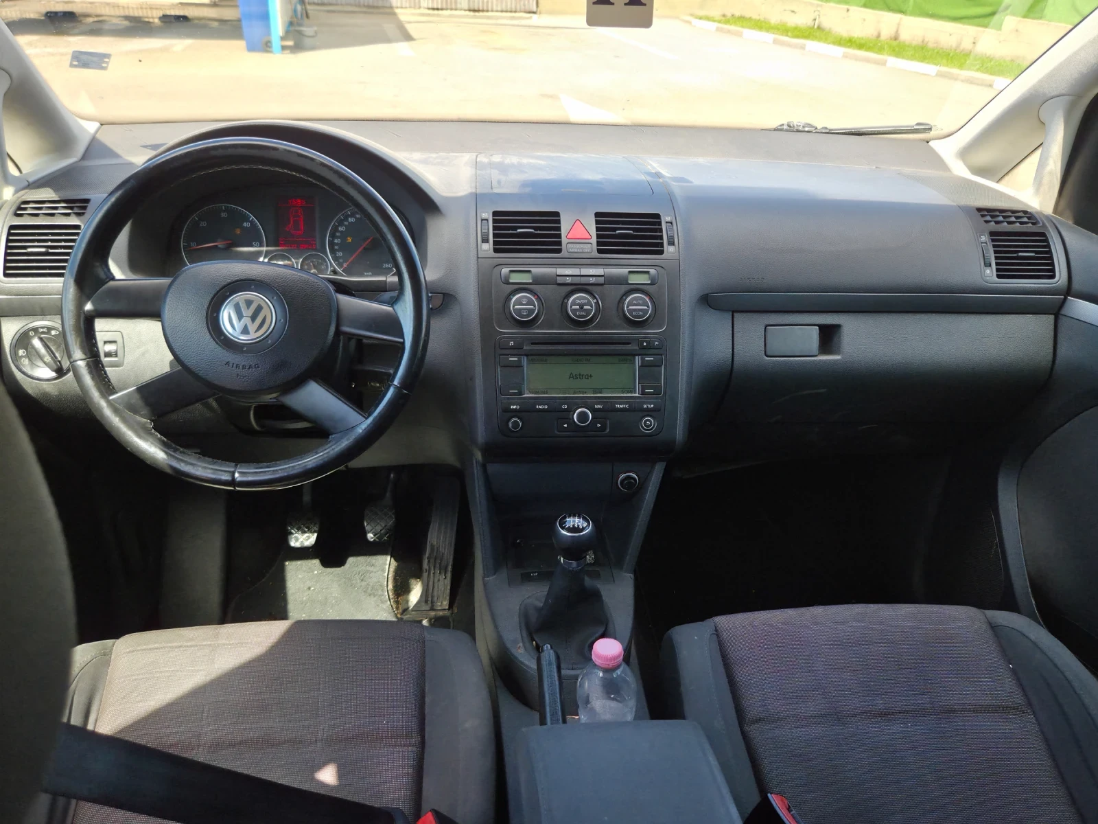 VW Touran 1.9 дизел 105 коня 6 скорости 2006г !!, снимка 8 - Автомобили и джипове - 55703890