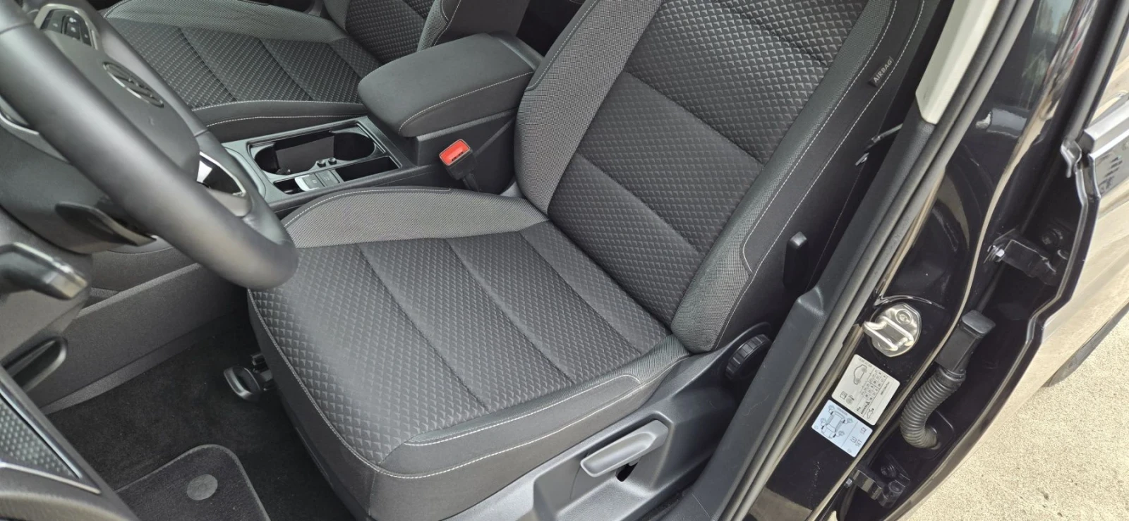 VW Touran 2.0TDI 150 ACTIVE , снимка 14 - Автомобили и джипове - 56277906