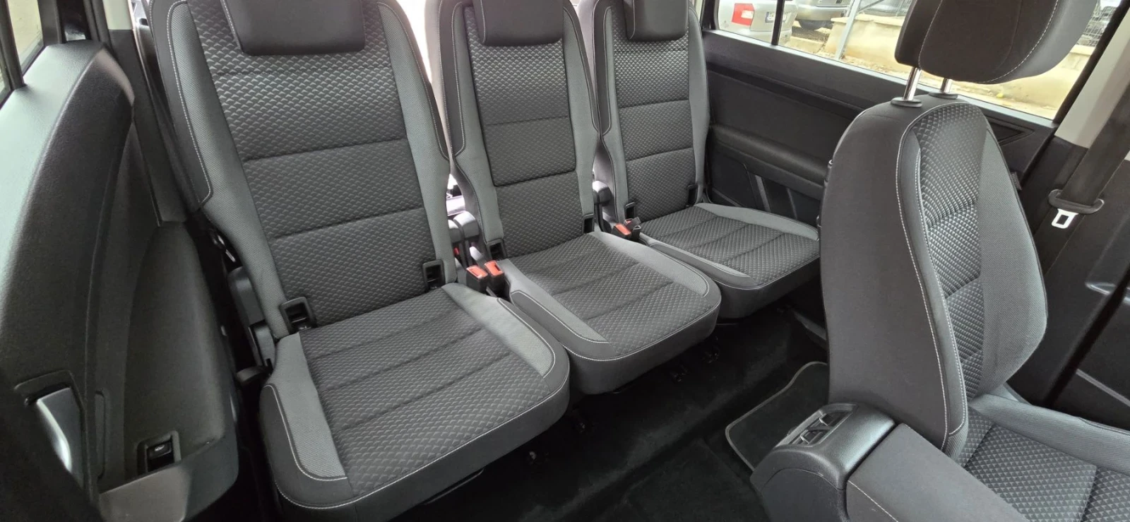 VW Touran 2.0TDI 150 ACTIVE , снимка 11 - Автомобили и джипове - 56277906