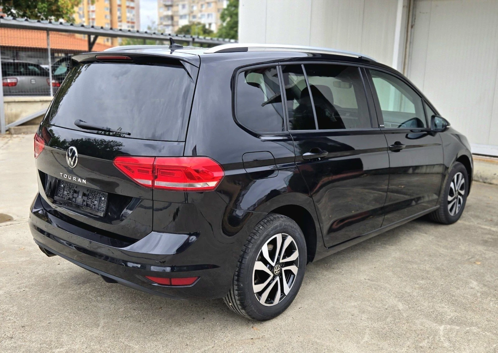 VW Touran 2.0TDI 150 ACTIVE , снимка 6 - Автомобили и джипове - 56277906