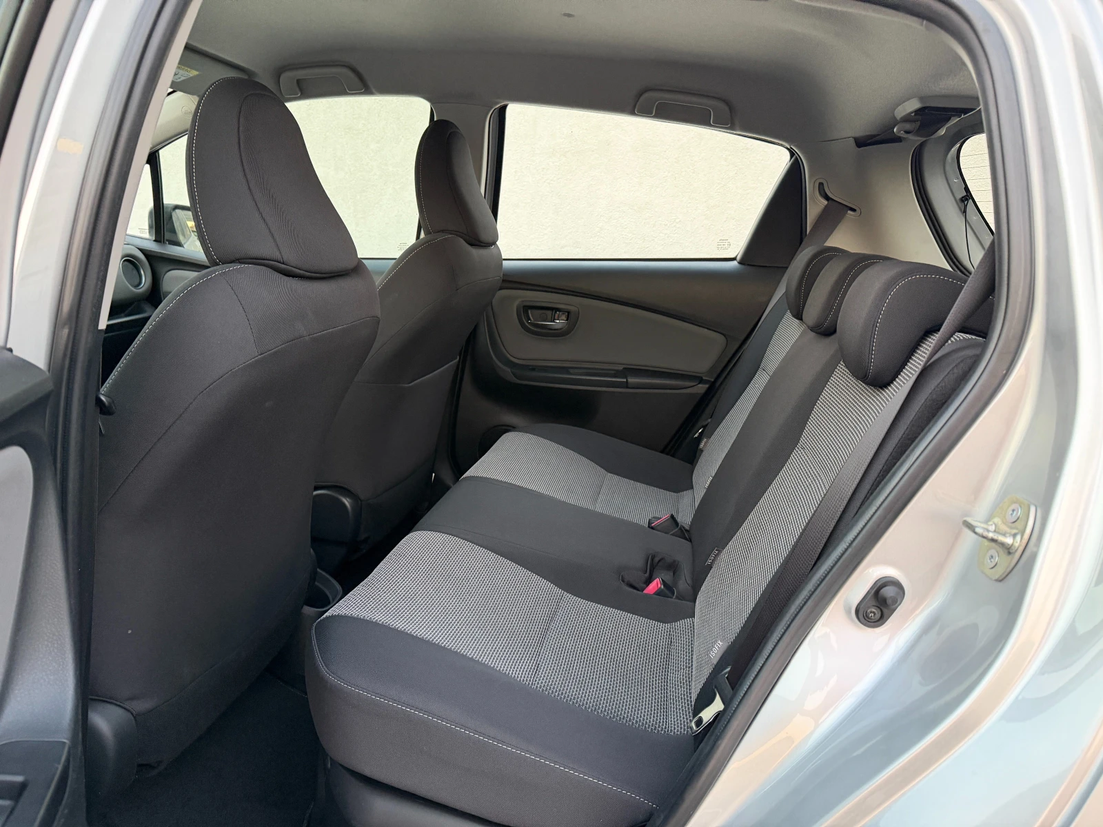 Toyota Yaris Hybrid 69000km | Mobile.bg � ����������� 12