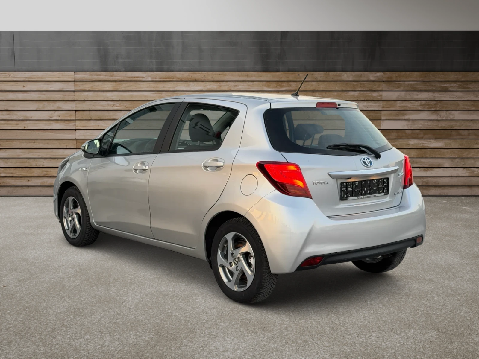 Toyota Yaris Hybrid 69000km | Mobile.bg � ����������� 4