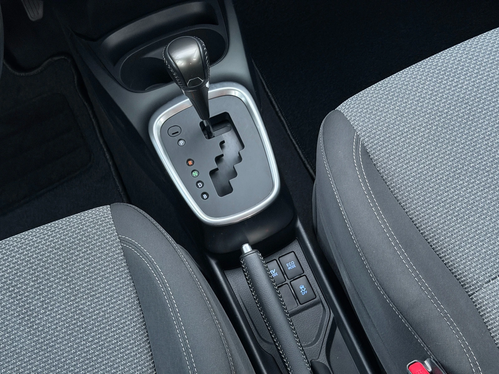 Toyota Yaris Hybrid 69000km | Mobile.bg � ����������� 10
