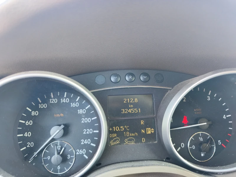 Mercedes-Benz ML 320 Пълна сервизна история. Внос Германия. 2-ри собств, снимка 12 - Автомобили и джипове - 52899177