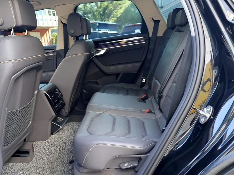 VW Touareg 3.0 Automatic КРАЙНА ЦЕНА: 26910 EUR, снимка 12 - Автомобили и джипове - 55966885