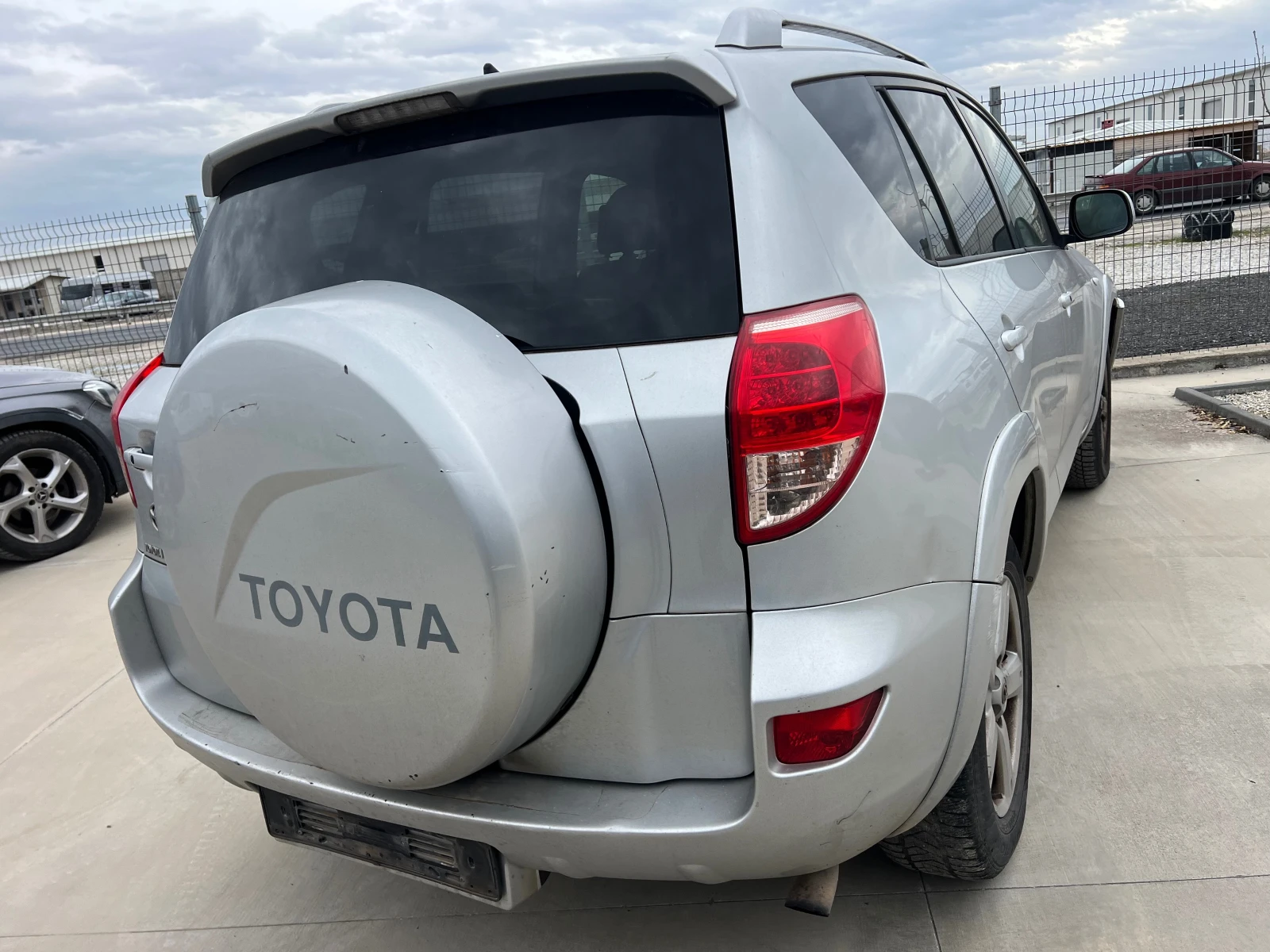 Toyota Rav4 2.2 d-cat - изображение 4