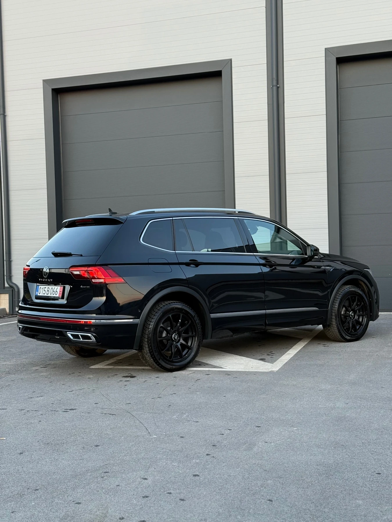 VW Tiguan R-LINE* 4MOTION* BLACK EDITION, снимка 7 - Автомобили и джипове - 53749115
