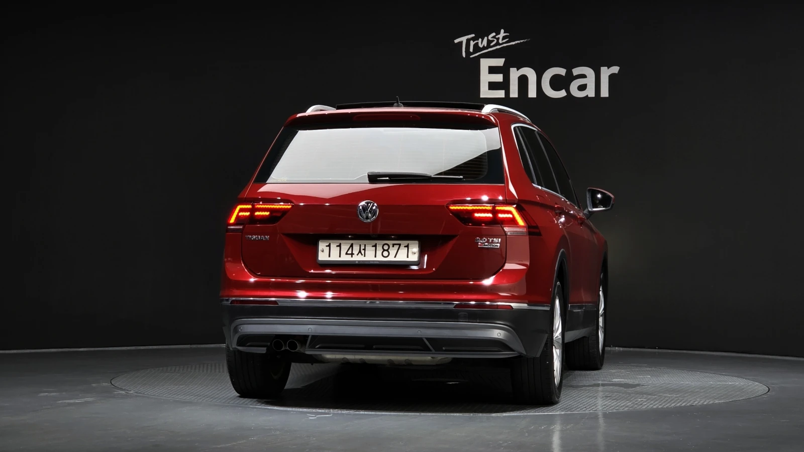 VW Tiguan 2.0 TSI* HUD* 360* ЕЛ. БАГАЖНИК* ЛЮК* КРАЙНА ЦЕНА, снимка 4 - Автомобили и джипове - 55983953