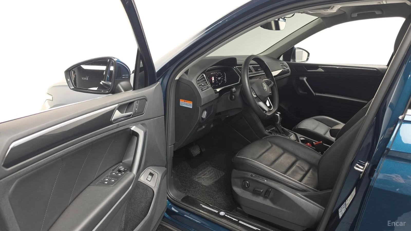 VW Tiguan 4MOTION - PREMIUM - ДИСТРОНИК - ПОДГРЕВИ, снимка 10 - Автомобили и джипове - 56103407