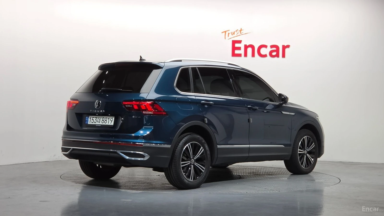 VW Tiguan 4MOTION - PREMIUM - ДИСТРОНИК - ПОДГРЕВИ, снимка 2 - Автомобили и джипове - 56103407