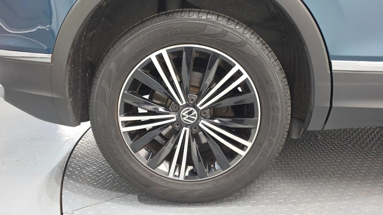 VW Tiguan 4MOTION - PREMIUM - ДИСТРОНИК - ПОДГРЕВИ, снимка 5 - Автомобили и джипове - 56103407