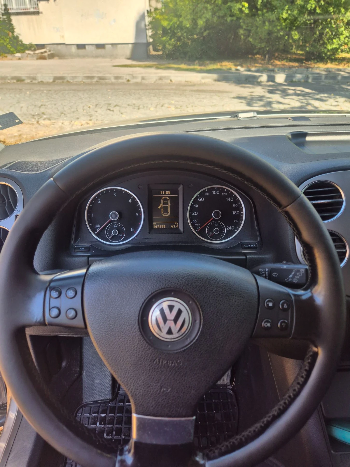 VW Tiguan 2.0TDI  4 MOTION 4Х4, снимка 13 - Автомобили и джипове - 56144632